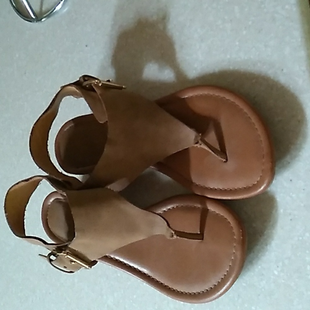 Tommy Hilfiger thong sandals..8 1/2 M